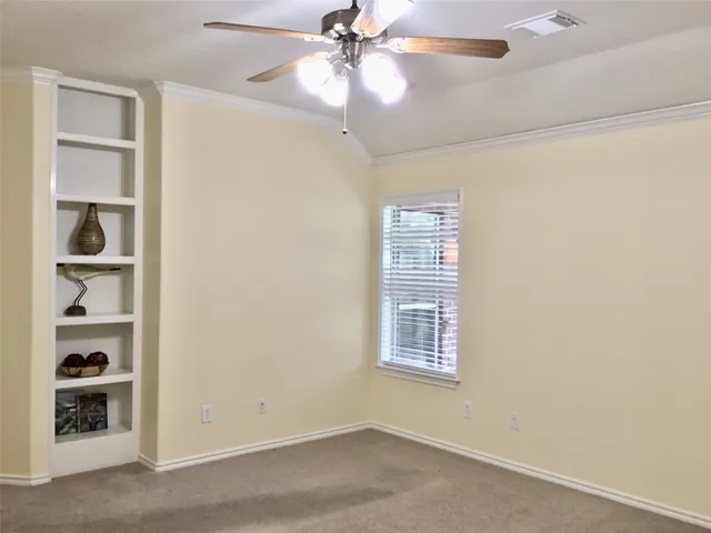 $2,350 | 114 North Queenscliff Circle, The Woodlands, TX 77382