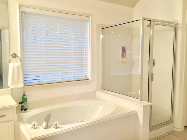 $2,350 | 114 North Queenscliff Circle, The Woodlands, TX 77382