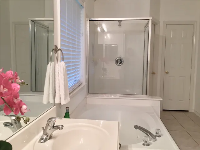 $2,350 | 114 North Queenscliff Circle, The Woodlands, TX 77382