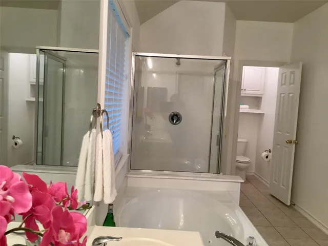 $2,350 | 114 North Queenscliff Circle, The Woodlands, TX 77382