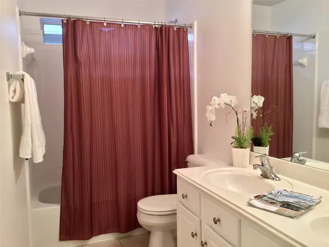 $2,350 | 114 North Queenscliff Circle, The Woodlands, TX 77382