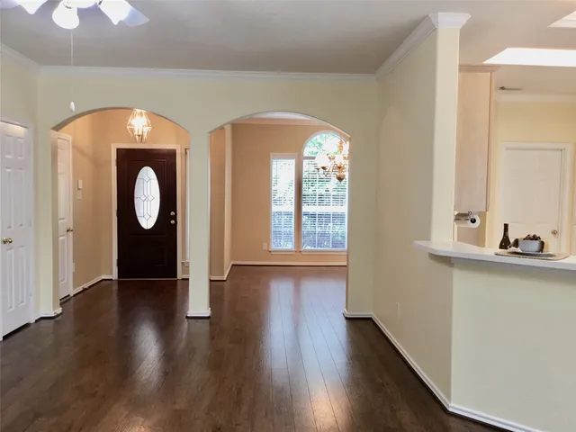 $2,350 | 114 North Queenscliff Circle, The Woodlands, TX 77382