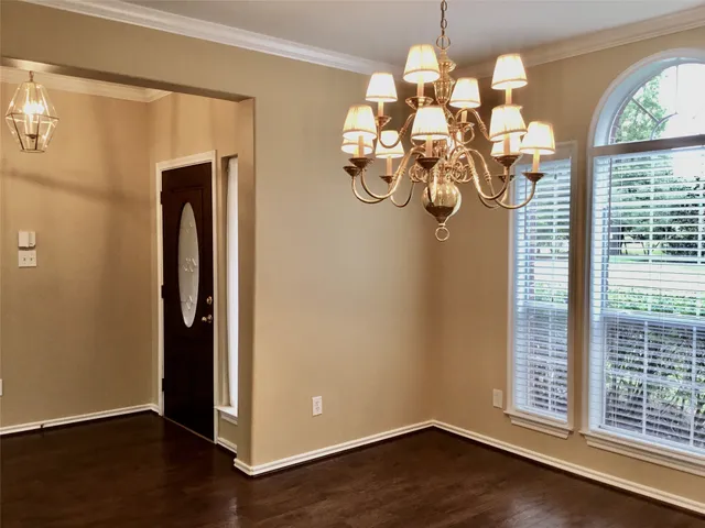 $2,350 | 114 North Queenscliff Circle, The Woodlands, TX 77382