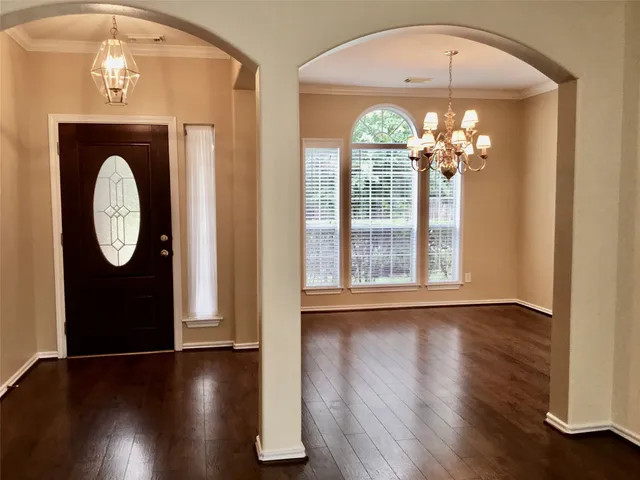 $2,350 | 114 North Queenscliff Circle, The Woodlands, TX 77382