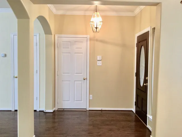 $2,350 | 114 North Queenscliff Circle, The Woodlands, TX 77382