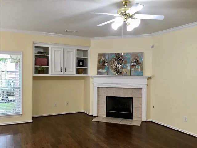 $2,350 | 114 North Queenscliff Circle, The Woodlands, TX 77382