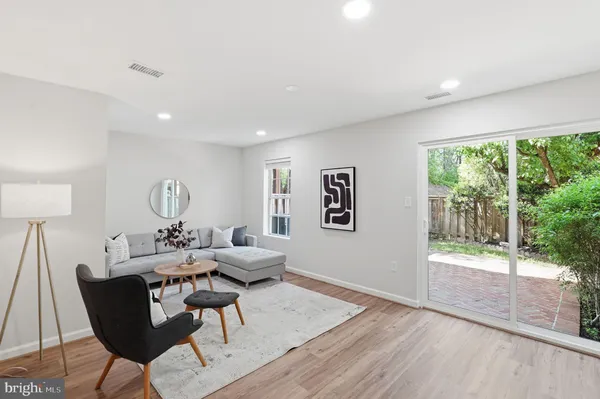 $699,900 | 7808 Solomon Seal Drive, Springfield, VA 22152