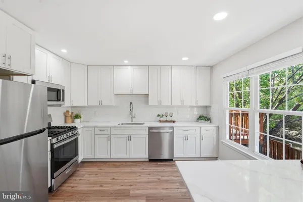 $699,900 | 7808 Solomon Seal Drive, Springfield, VA 22152