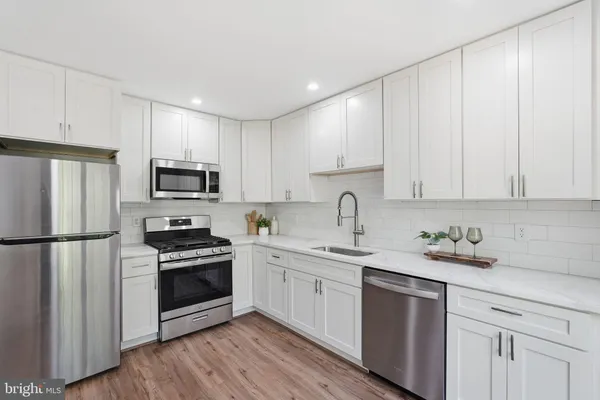 $699,900 | 7808 Solomon Seal Drive, Springfield, VA 22152