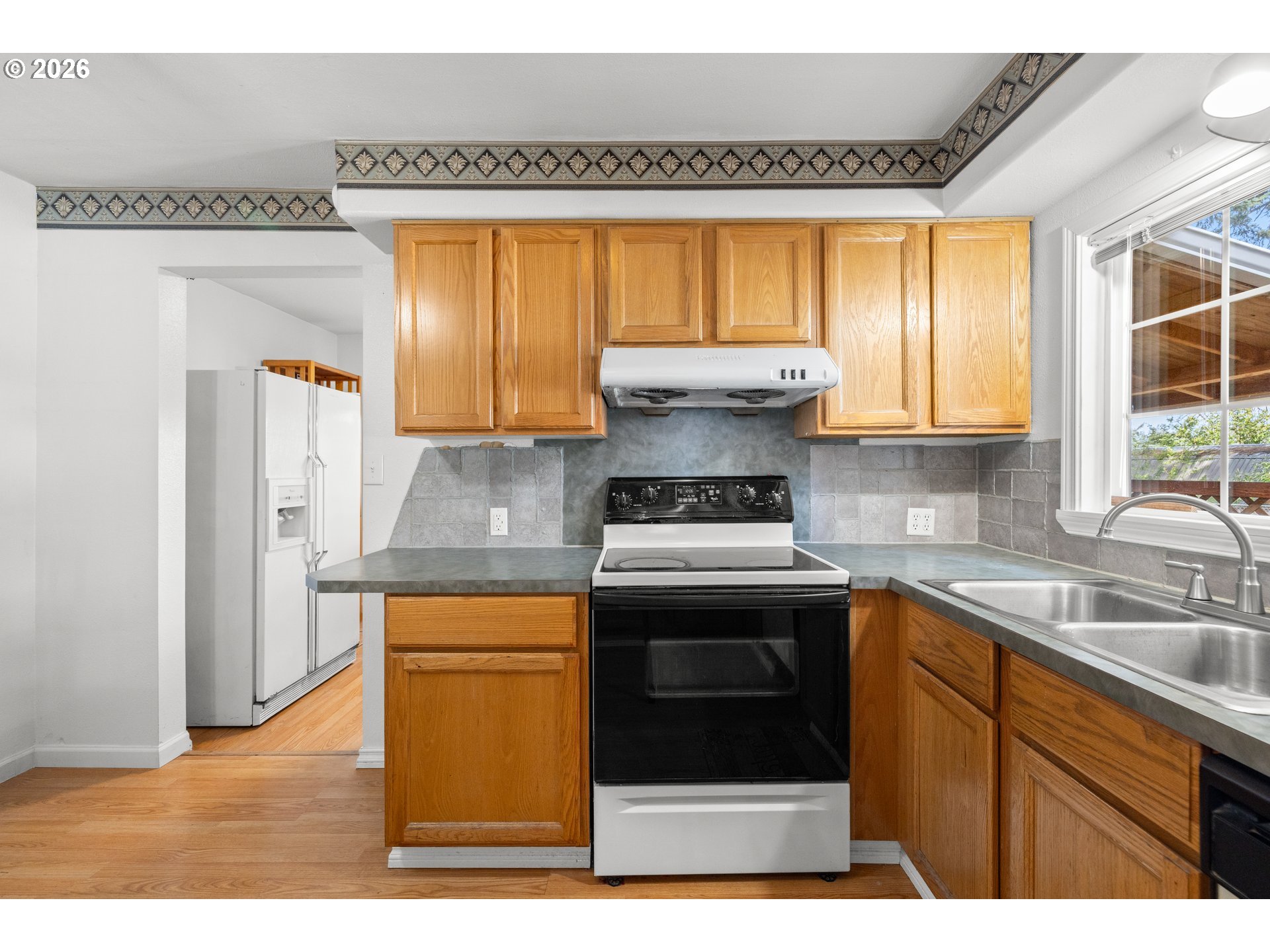 4925 Southeast 133rd Avenue Portland, OR 97236 - Photo 13 of 33 Kitchen