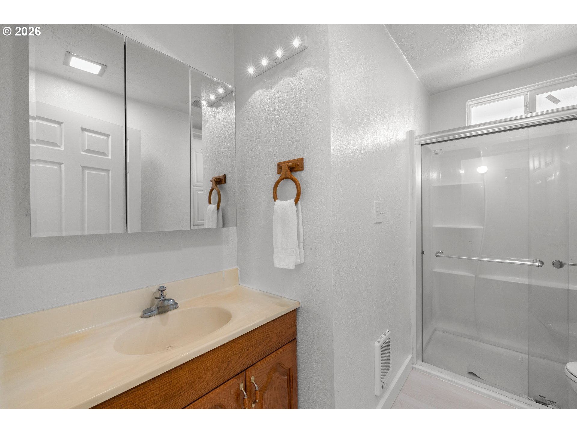 4925 Southeast 133rd Avenue Portland, OR 97236 - Photo 17 of 33 Bathroom