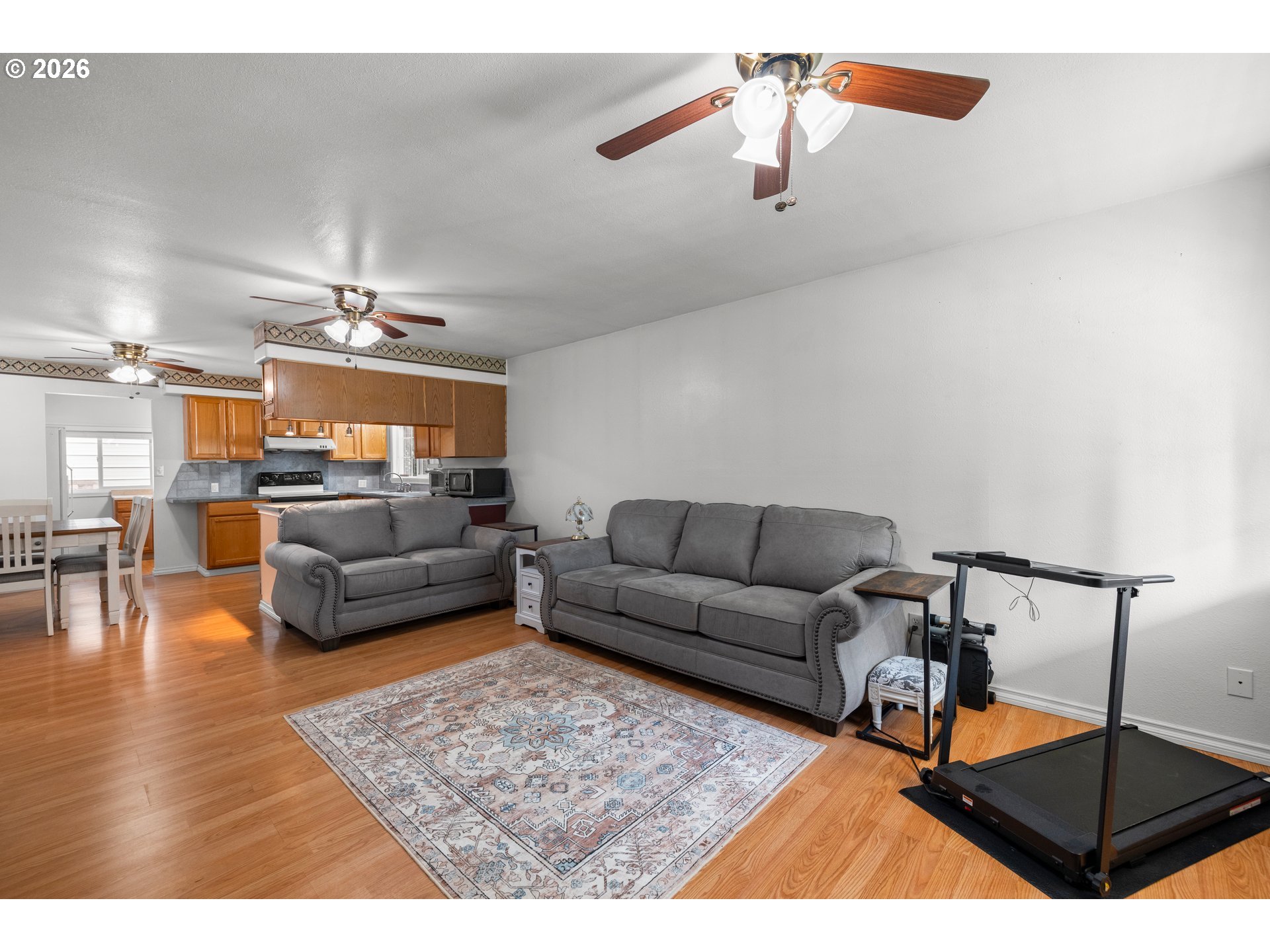 4925 Southeast 133rd Avenue Portland, OR 97236 - Photo 6 of 33 Living Room