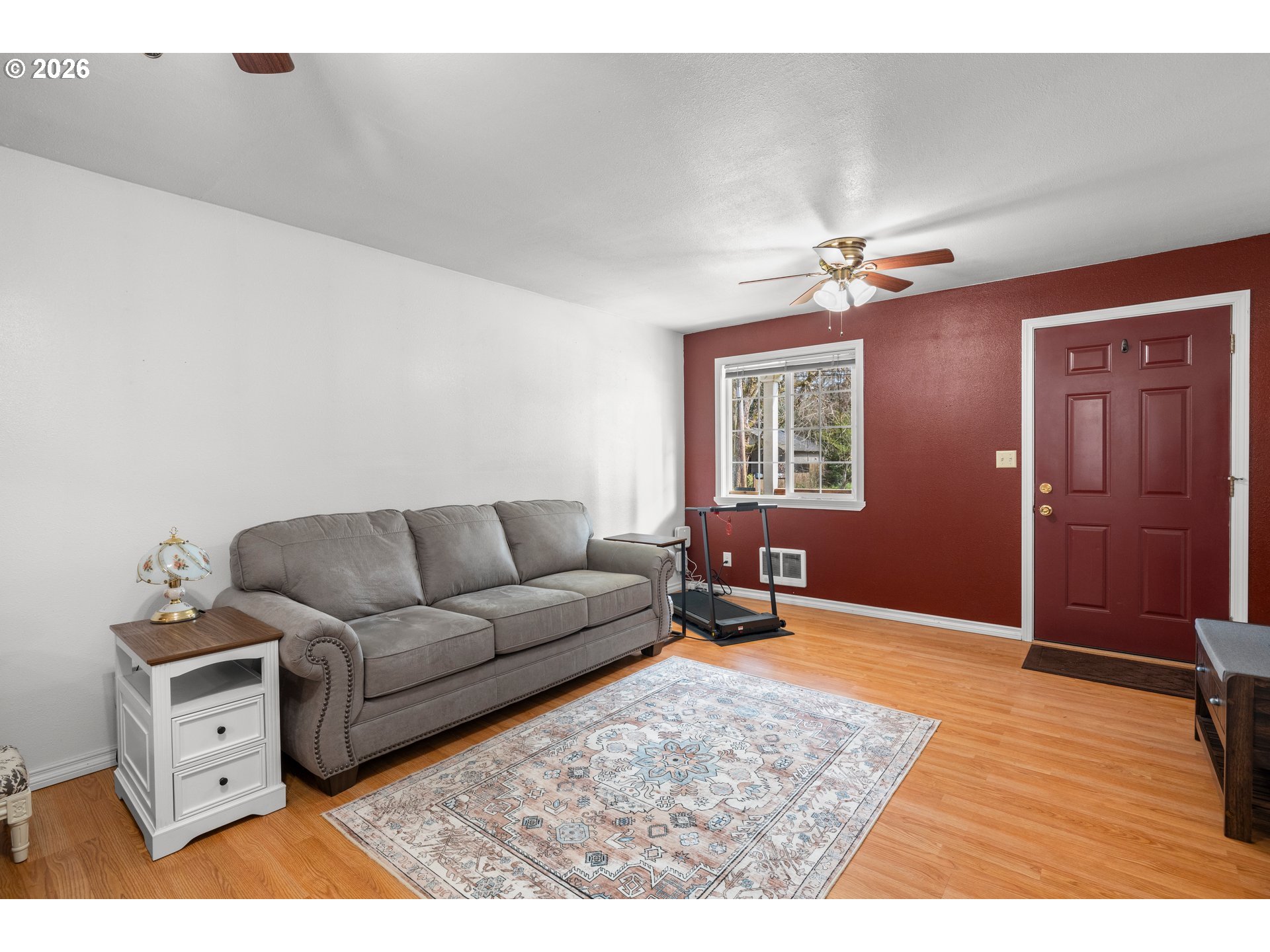 4925 Southeast 133rd Avenue Portland, OR 97236 - Photo 7 of 33 Living Room/Entrance