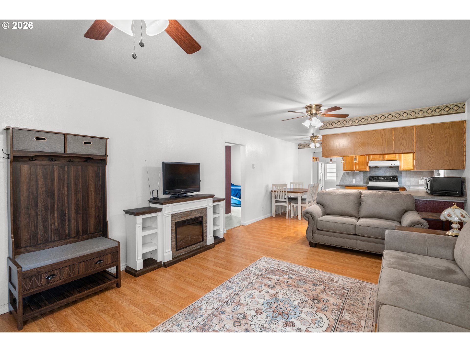 4925 Southeast 133rd Avenue Portland, OR 97236 - Photo 10 of 33 Living Room