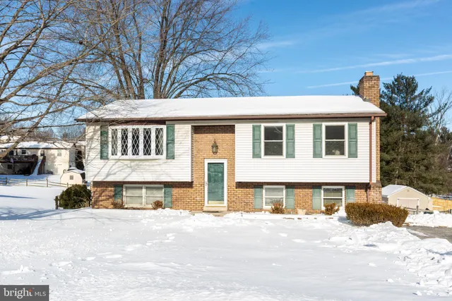 $330,000 | 2914 Holland Drive, Manchester, MD 21102