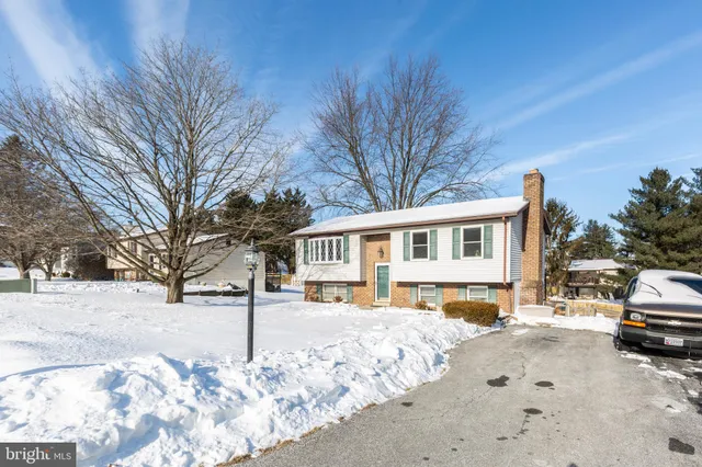 $330,000 | 2914 Holland Drive, Manchester, MD 21102