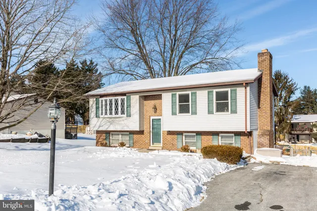 $330,000 | 2914 Holland Drive, Manchester, MD 21102