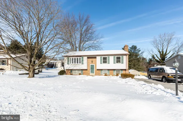 $330,000 | 2914 Holland Drive, Manchester, MD 21102