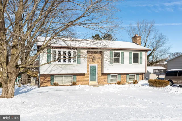 $330,000 | 2914 Holland Drive, Manchester, MD 21102