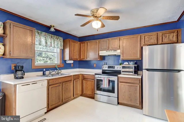 $330,000 | 2914 Holland Drive, Manchester, MD 21102