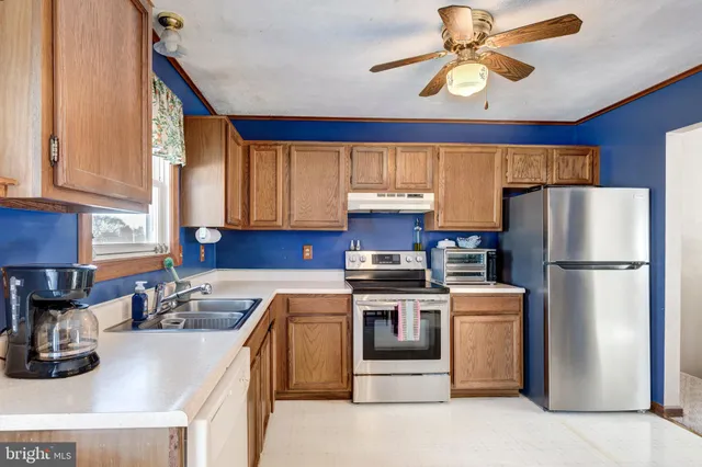 $330,000 | 2914 Holland Drive, Manchester, MD 21102