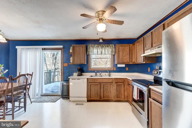 $330,000 | 2914 Holland Drive, Manchester, MD 21102