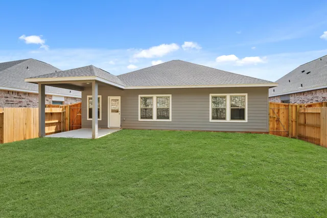 a view of a house with a backyard