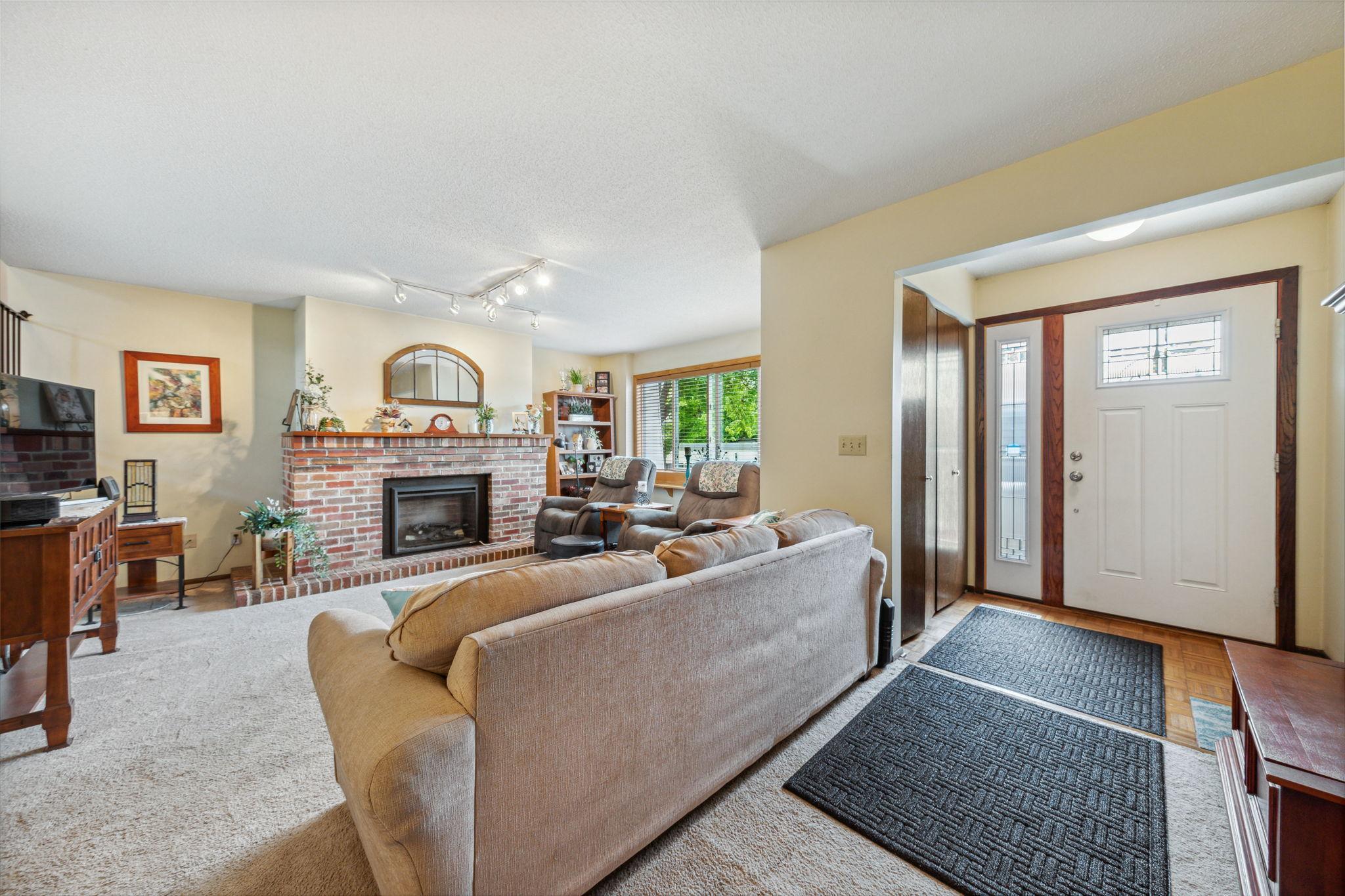 10464 Dupont Road South Bloomington, MN 55431 - Photo 3 of 32 Gallery Image 3