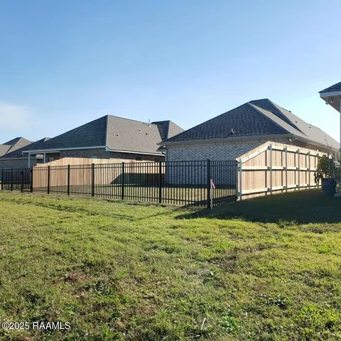 $2,200 | 135 Ridley Lane, Youngsville, LA 70592