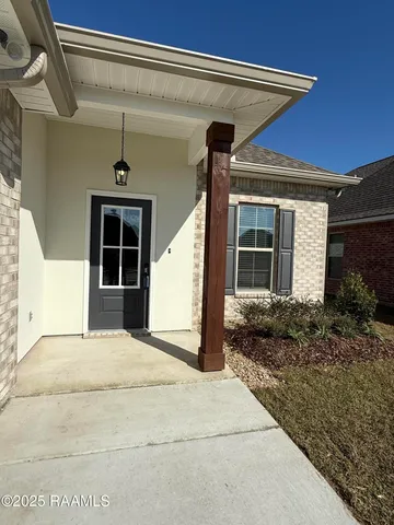 $2,200 | 135 Ridley Lane, Youngsville, LA 70592