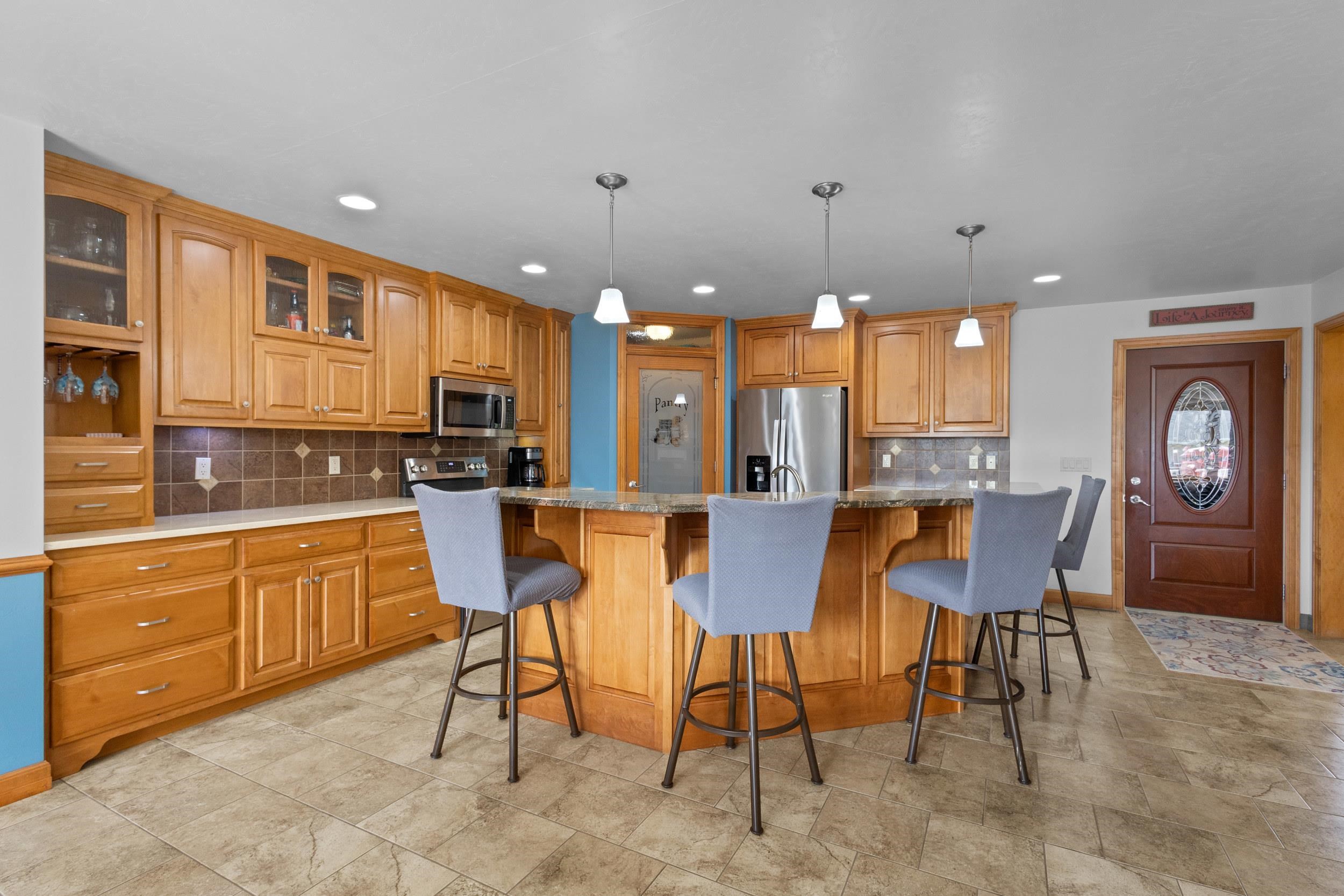 192 Whimbrel Court Pulaski, WI 54162 - Photo 11 of 53