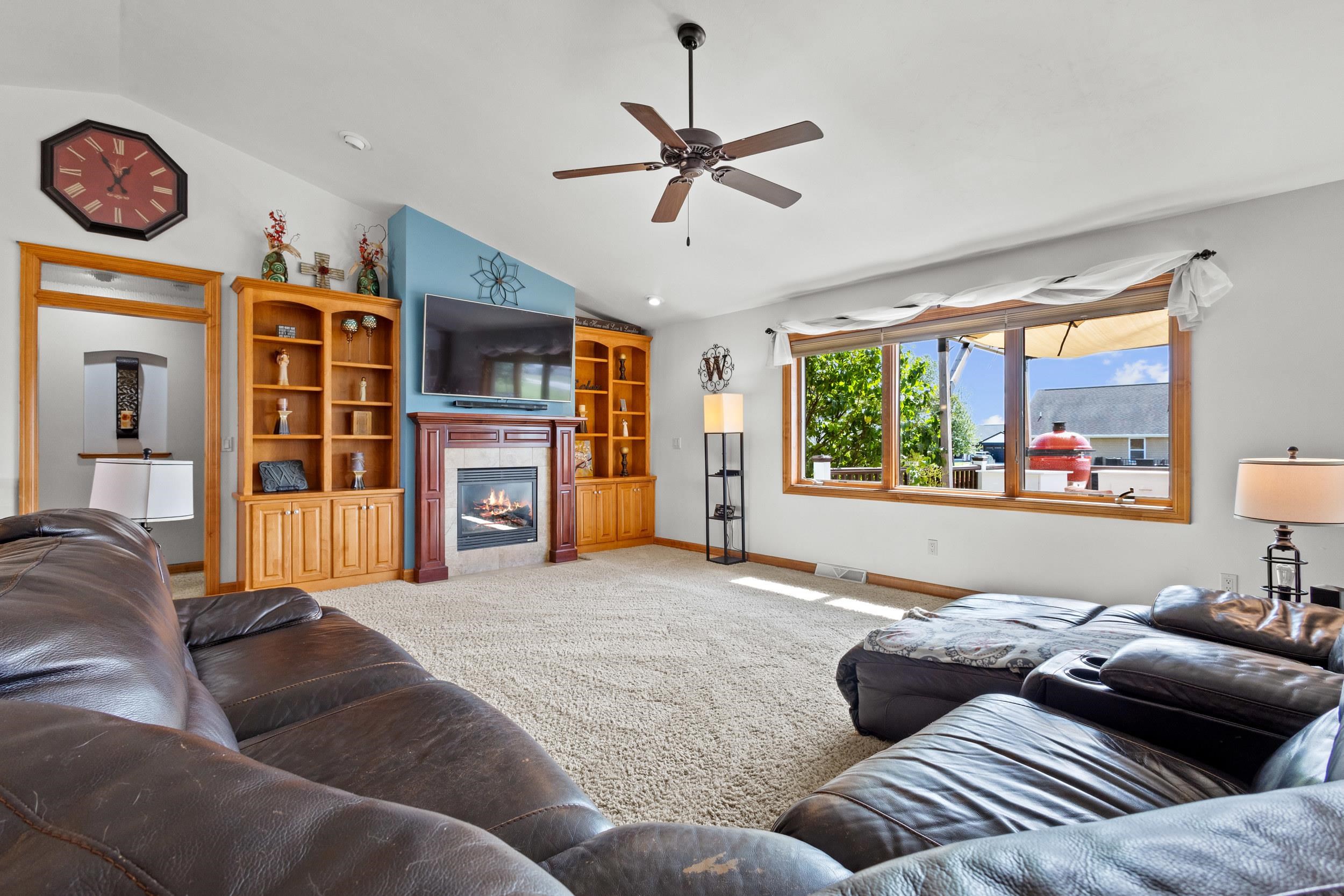 192 Whimbrel Court Pulaski, WI 54162 - Photo 3 of 53