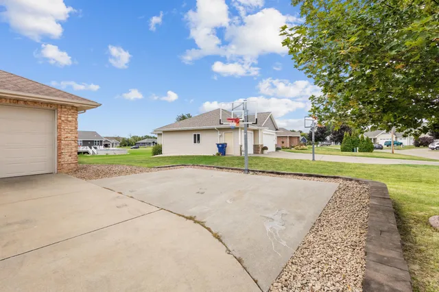 $509,900 | 192 Whimbrel Court, Pulaski, WI 54162