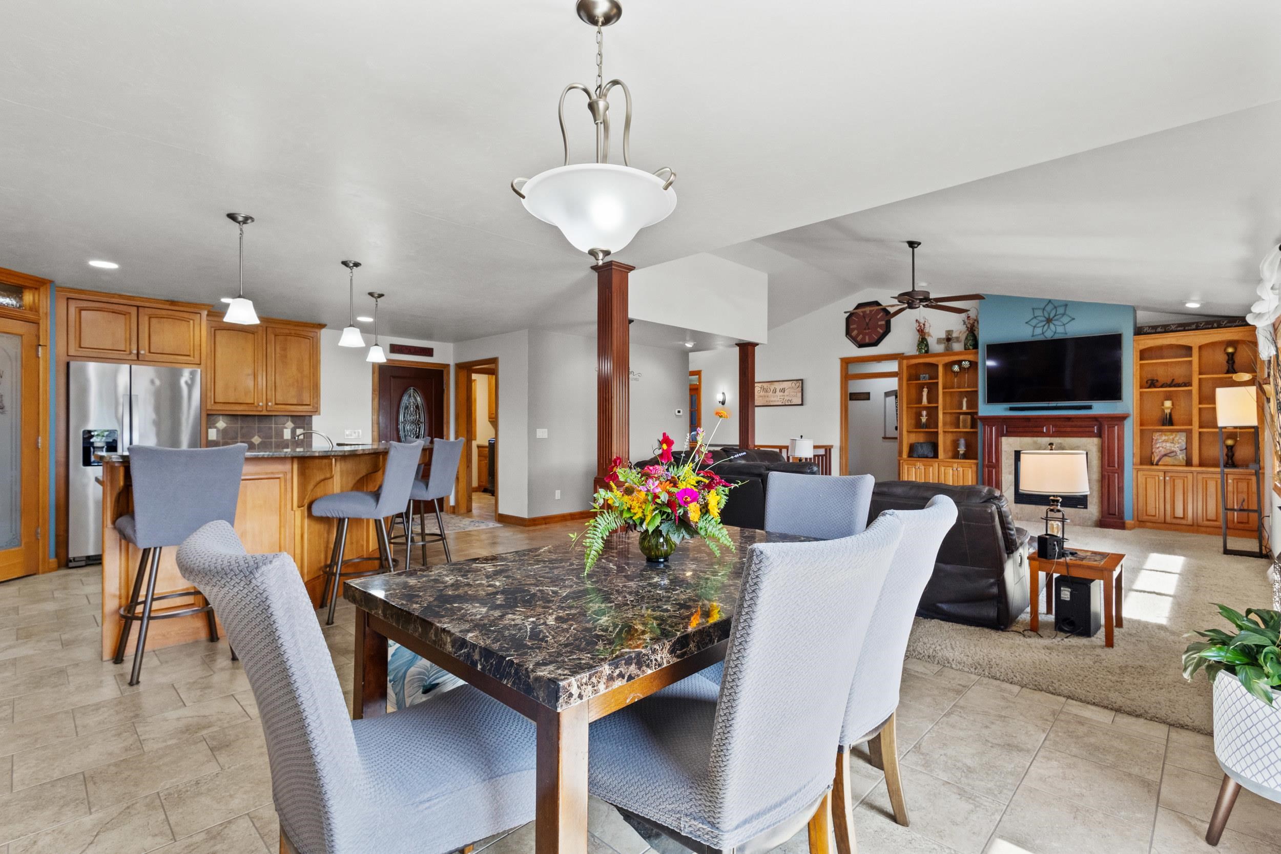 192 Whimbrel Court Pulaski, WI 54162 - Photo 9 of 53