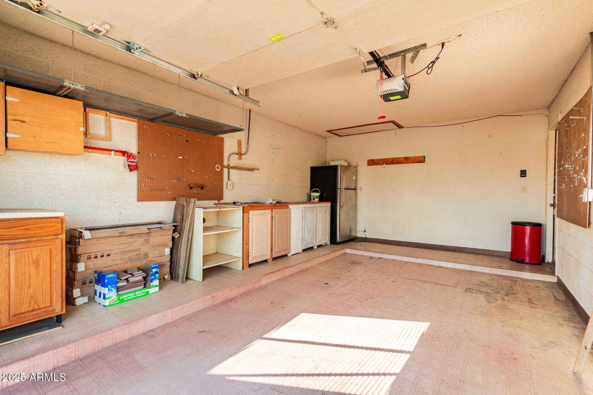 542 South Higley Road, Unit 3 Mesa, AZ 85206 - Photo 19 of 33 a view of a garage