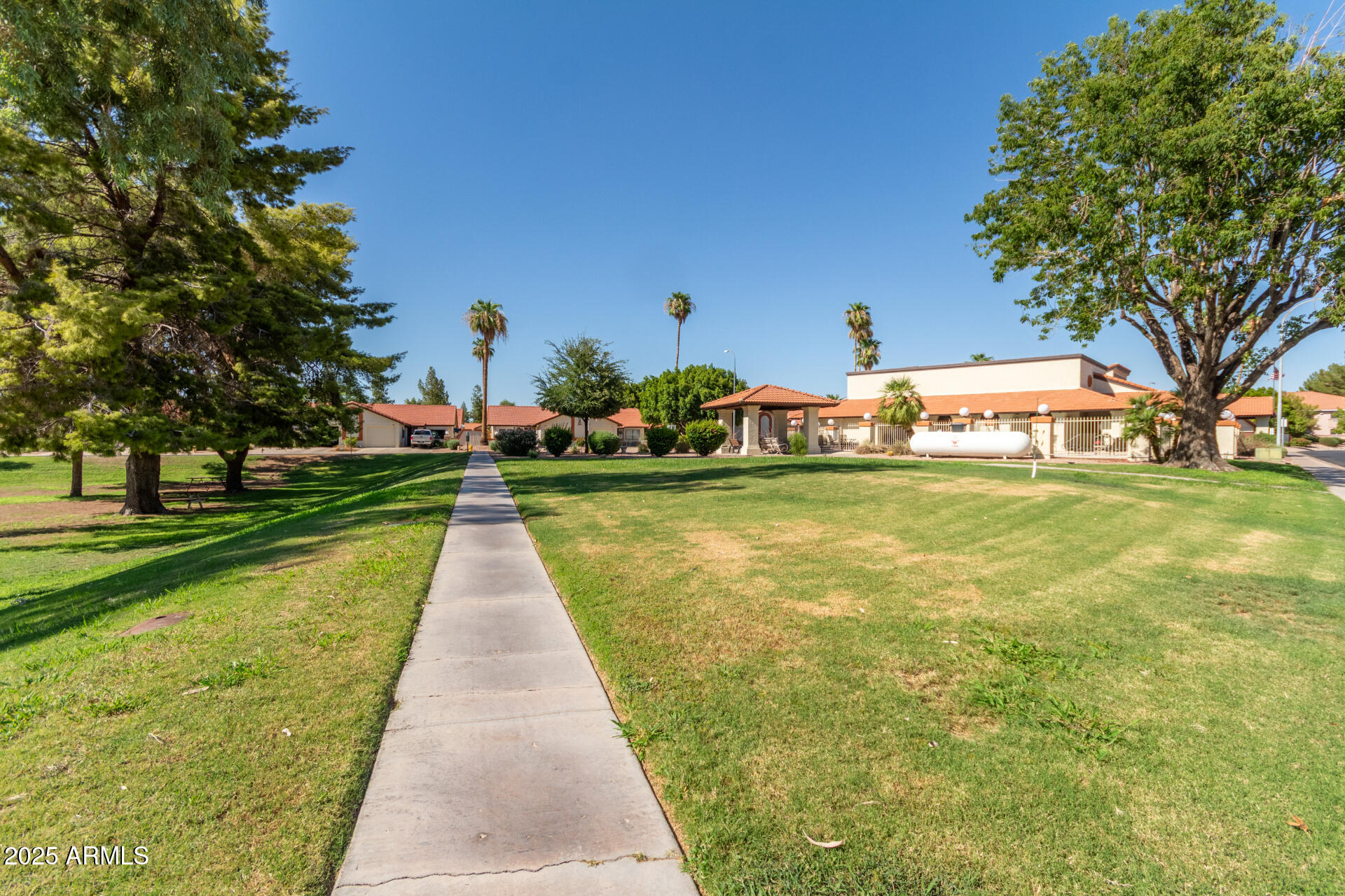 542 South Higley Road, Unit 3 Mesa, AZ 85206 - Photo 25 of 33 a view of a volley ball court