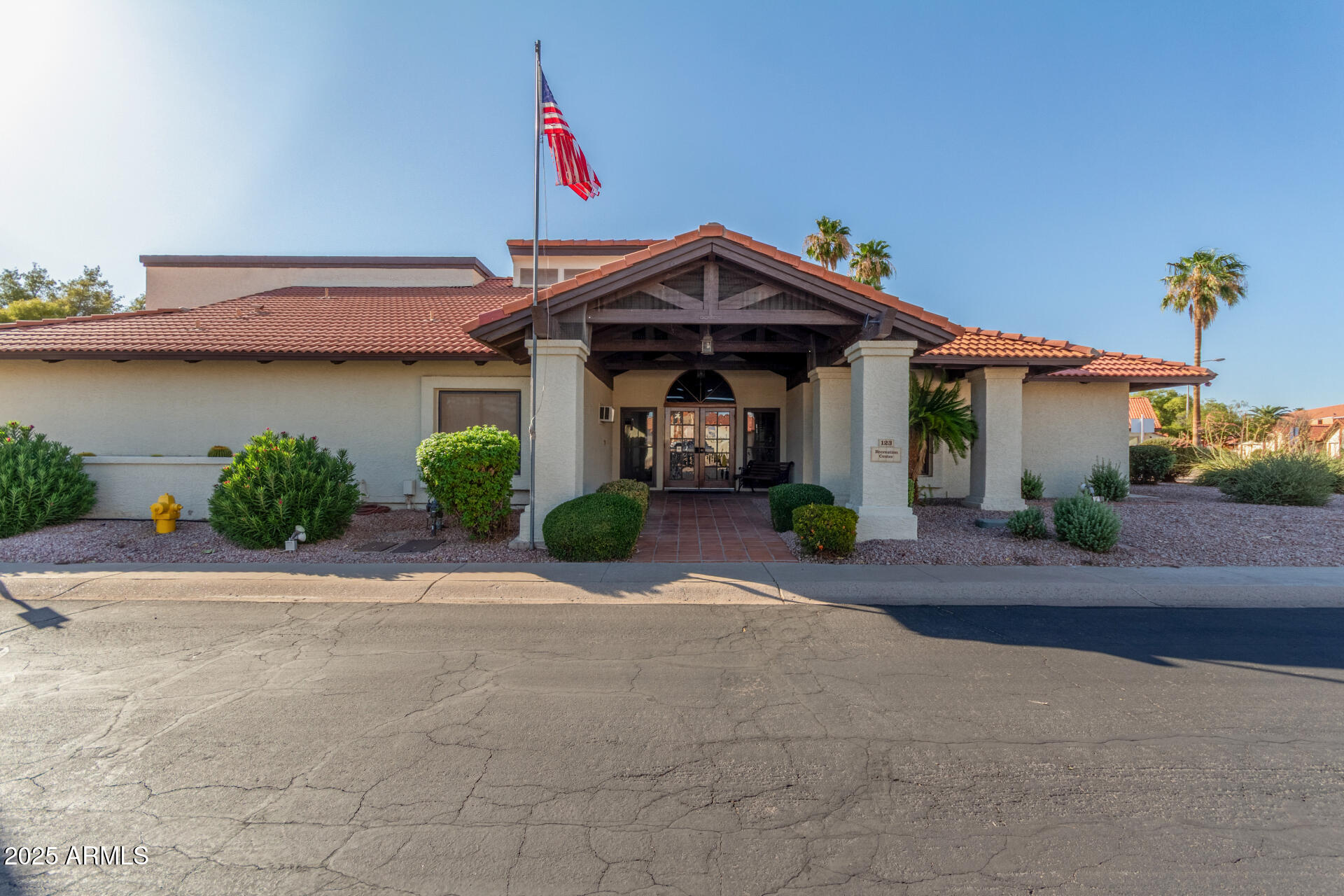 542 South Higley Road, Unit 3 Mesa, AZ 85206 - Photo 32 of 33 a front view of a house with garden