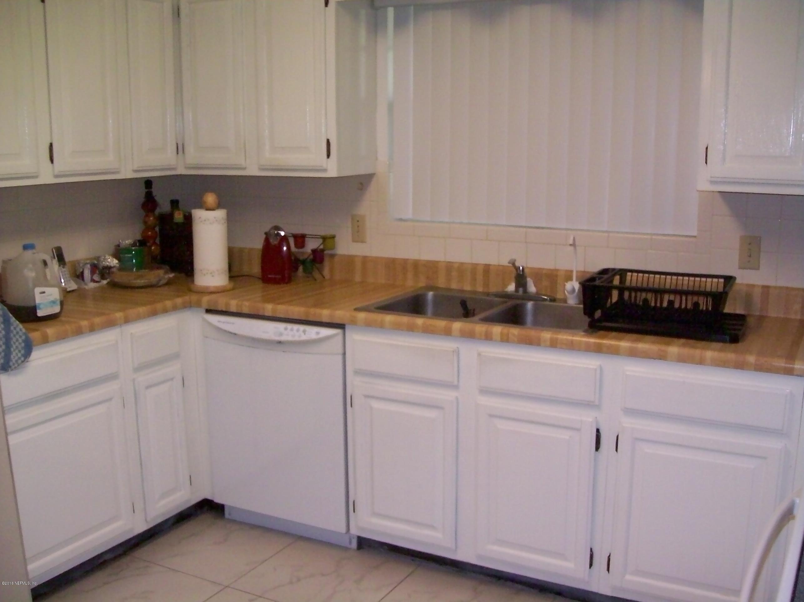 150 Spooner Road Hawthorne, FL 32640 - Photo 7 of 18 7) Kitchen