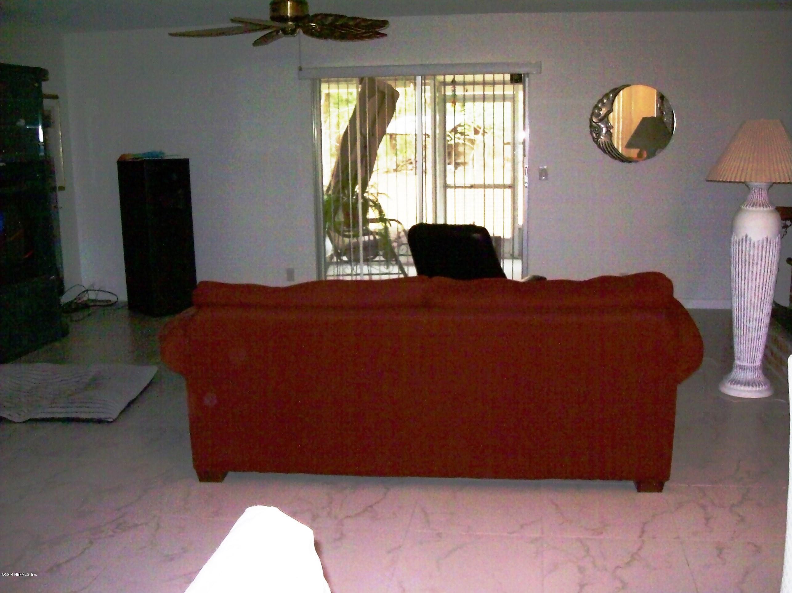 150 Spooner Road Hawthorne, FL 32640 - Photo 9 of 18 9)Dining to Living Room