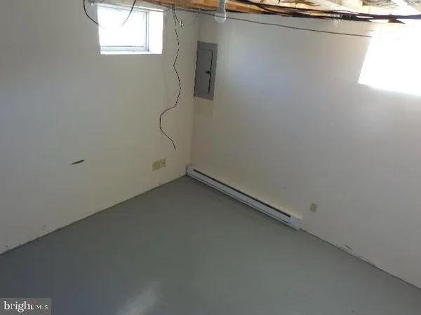 a view of entryway with elevator