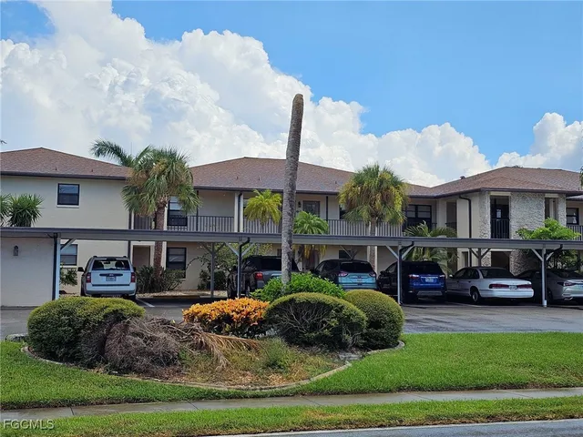 $179,000 | 4525 Country Club Boulevard, Unit 207, Cape Coral, FL 33904