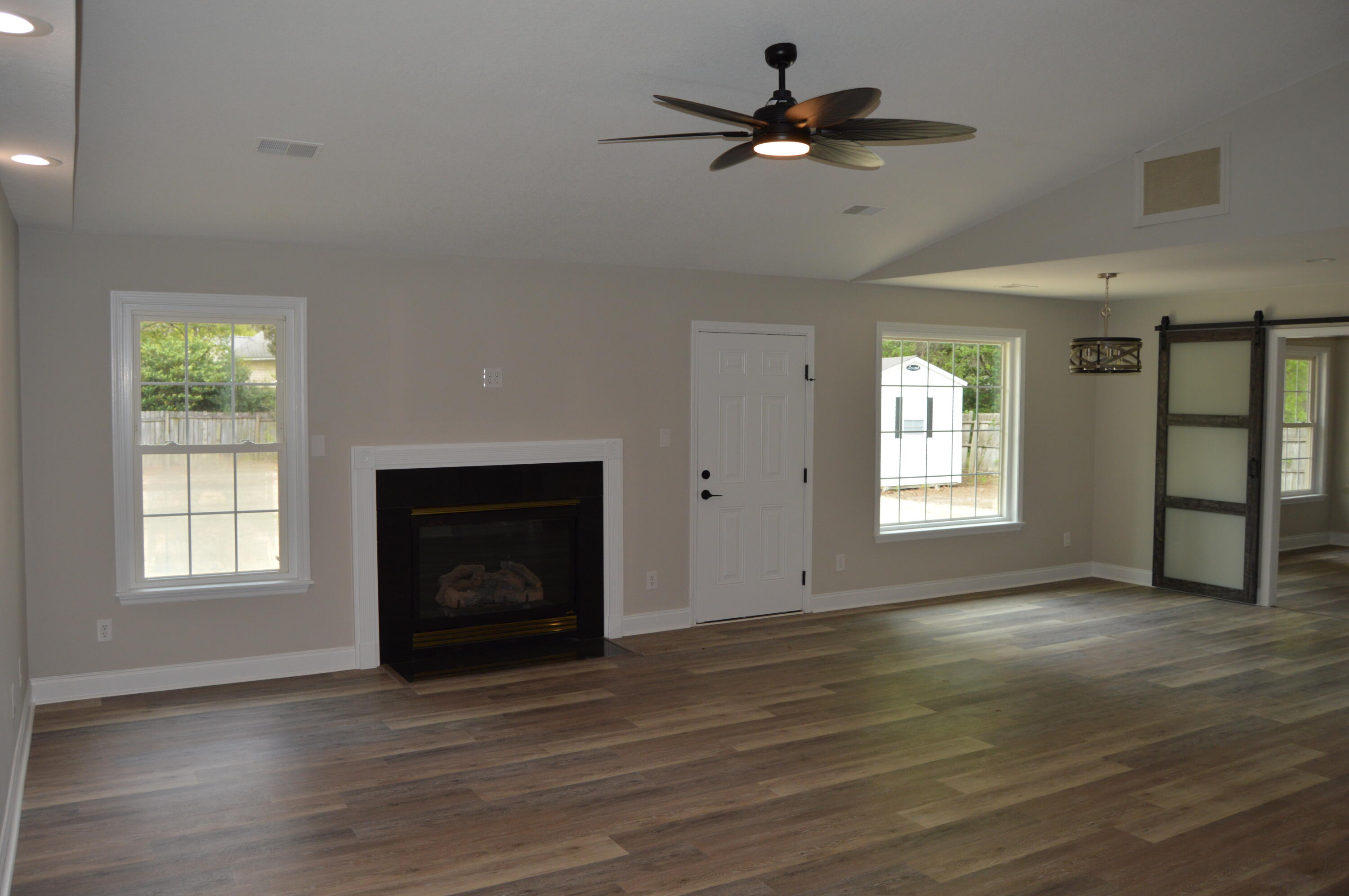 708 Old State Road Goose Creek, SC 29445 - Photo 4 of 27 DSC_0745