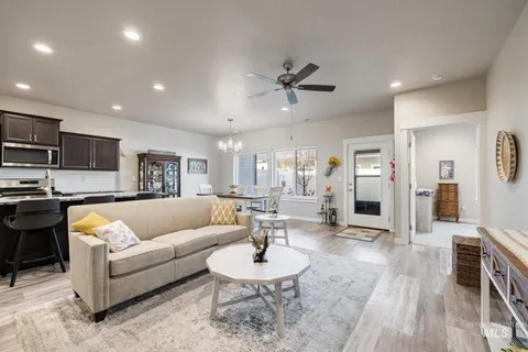 $424,900 | 4871 North White Cap Lane, Meridian, ID 83646