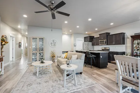$424,900 | 4871 North White Cap Lane, Meridian, ID 83646