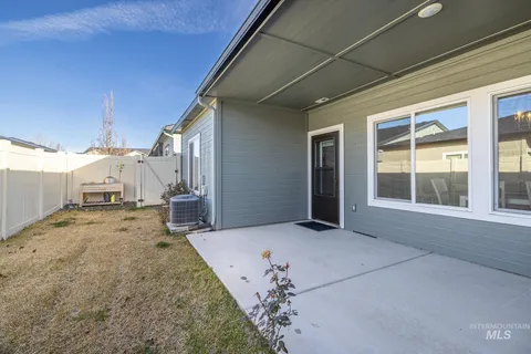 $424,900 | 4871 North White Cap Lane, Meridian, ID 83646
