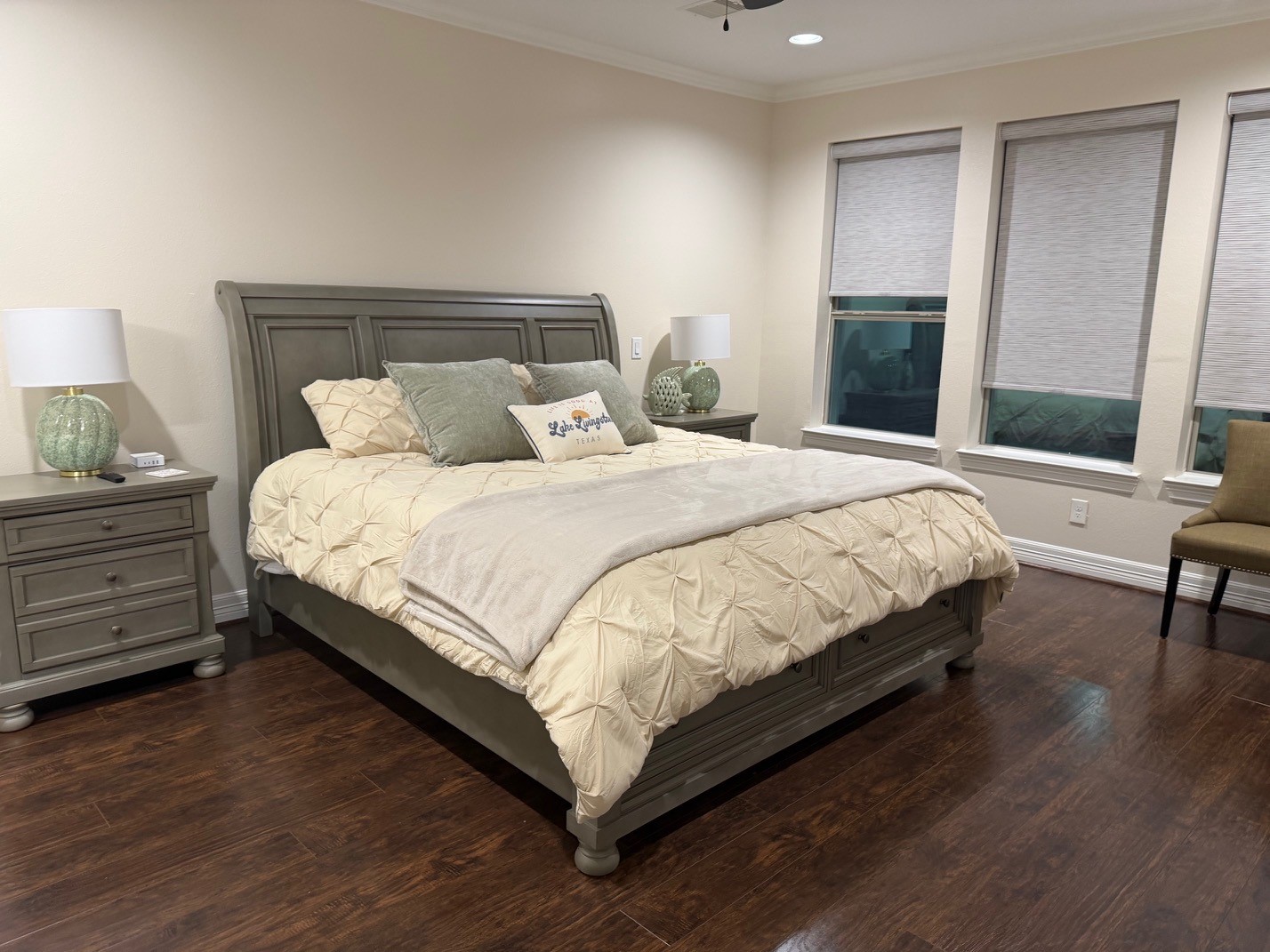 2112 Fm 3186, Unit B8 Onalaska, TX 77360 - Photo 11 of 25 a bedroom with a bed and a mirror