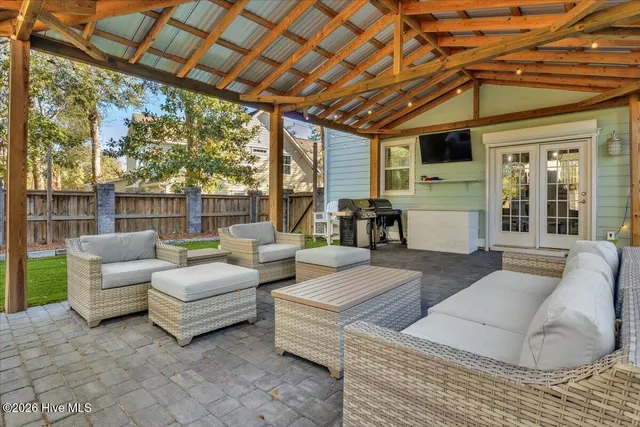 $1,200,000 | 8056 Bonfire Drive, Wilmington, NC 28409