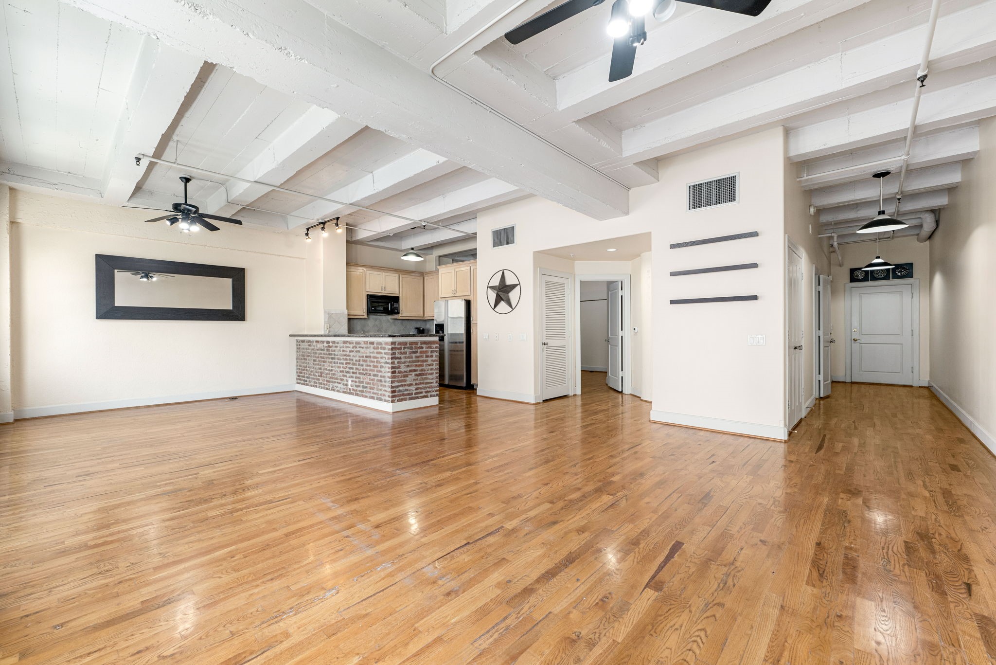 1120 Texas Street, Unit 7D Houston, TX 77002 - Photo 11 of 28 a view of empty room with wooden floor