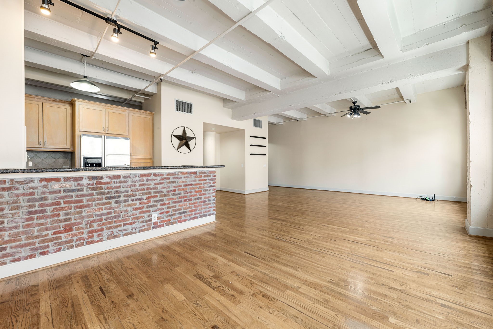 1120 Texas Street, Unit 7D Houston, TX 77002 - Photo 14 of 28 a view of an empty room