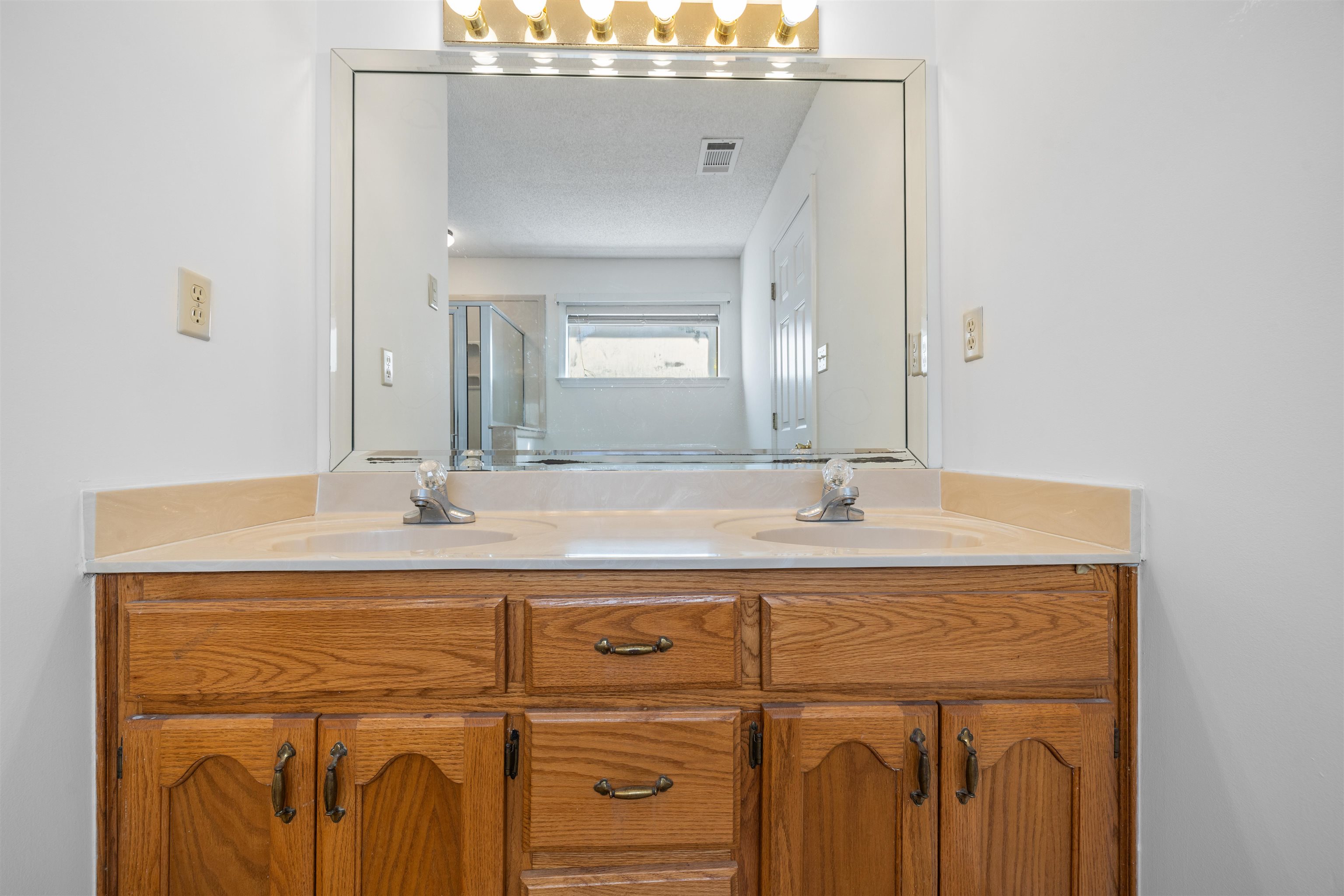 7361 Appling Ridge Drive Cordova, TN 38018 - Photo 23 of 31 Full bath with double vanity
